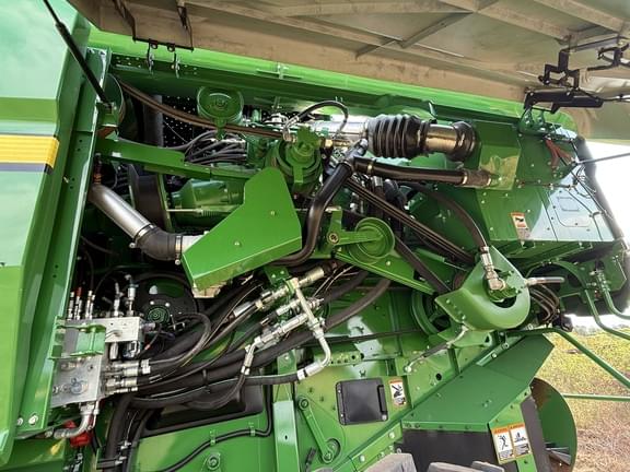 Image of John Deere S780 equipment image 4