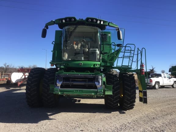 Image of John Deere S780 equipment image 2