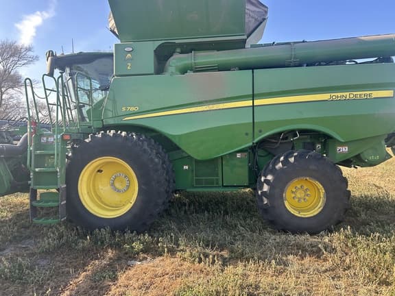 Image of John Deere S780 equipment image 1