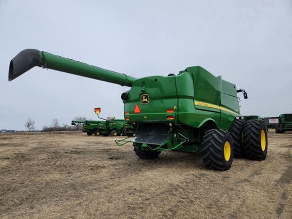 Image of John Deere S780 equipment image 4