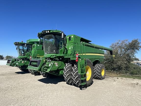 Image of John Deere S780 equipment image 1