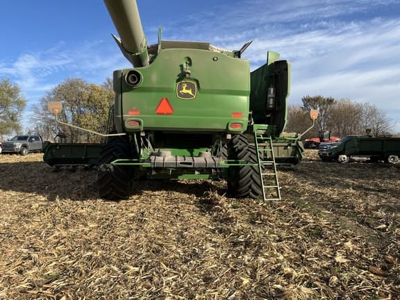 Image of John Deere S780 equipment image 1