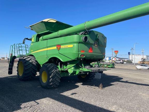 Image of John Deere S780 equipment image 1