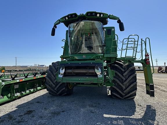 Image of John Deere S780 Image 1