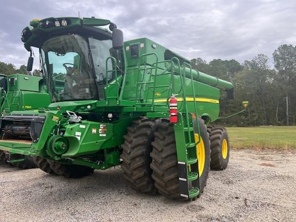 Image of John Deere S780 equipment image 1