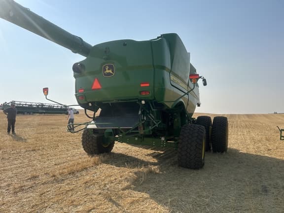 Image of John Deere S780 equipment image 2