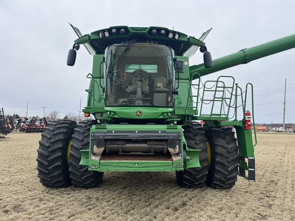 Image of John Deere S780 equipment image 2