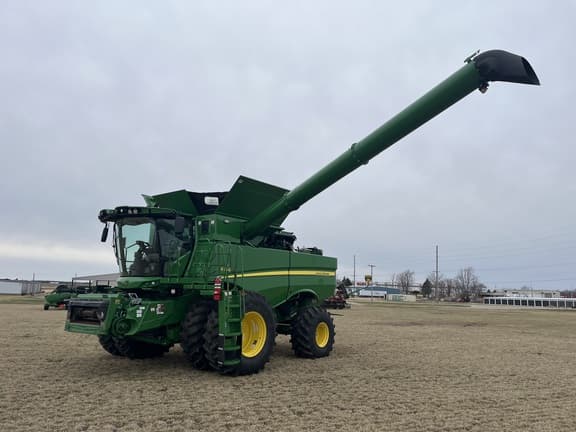 Image of John Deere S780 equipment image 1