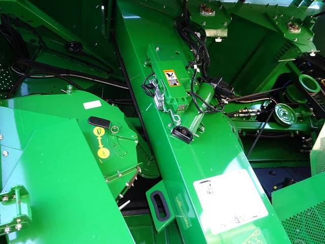 Image of John Deere S780 equipment image 4