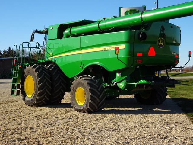 Image of John Deere S780 equipment image 2