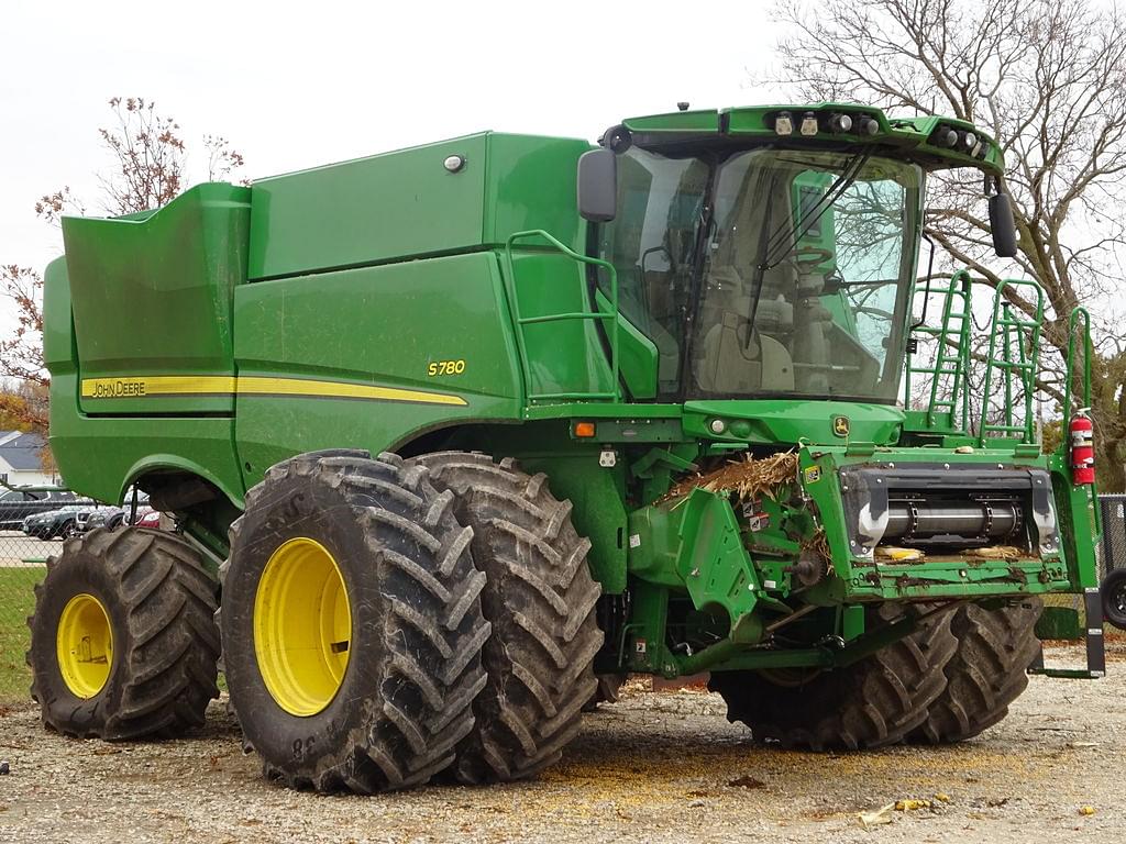 Image of John Deere S780 Image 1