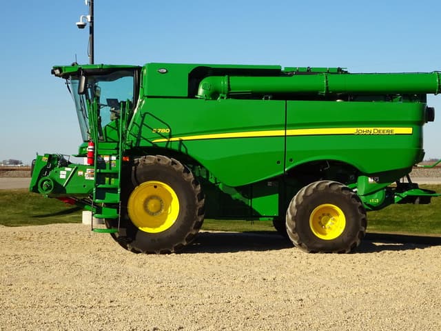 Image of John Deere S780 equipment image 1