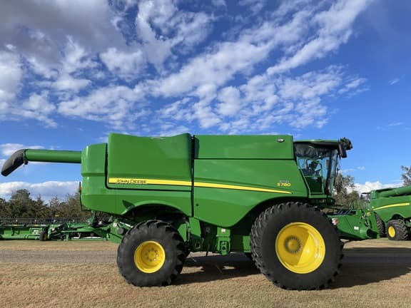 Image of John Deere S780 equipment image 1