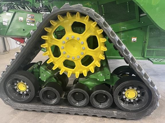 Image of John Deere S780 equipment image 2