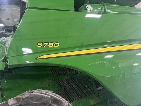 Image of John Deere S780 equipment image 1