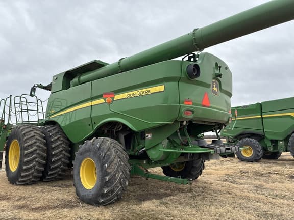 Image of John Deere S780 equipment image 2