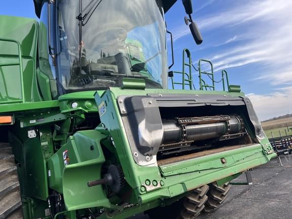 Image of John Deere S780 equipment image 2