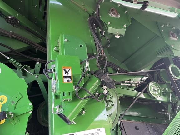 Image of John Deere S780 equipment image 4