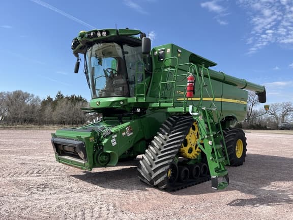 Image of John Deere S780 equipment image 2