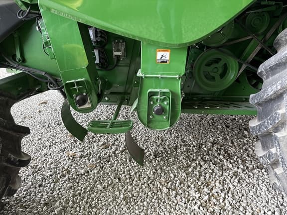 Image of John Deere S780 equipment image 1