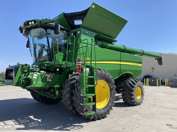 Image of John Deere S780 equipment image 1