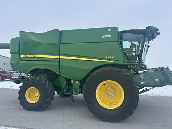 Image of John Deere S780 equipment image 1