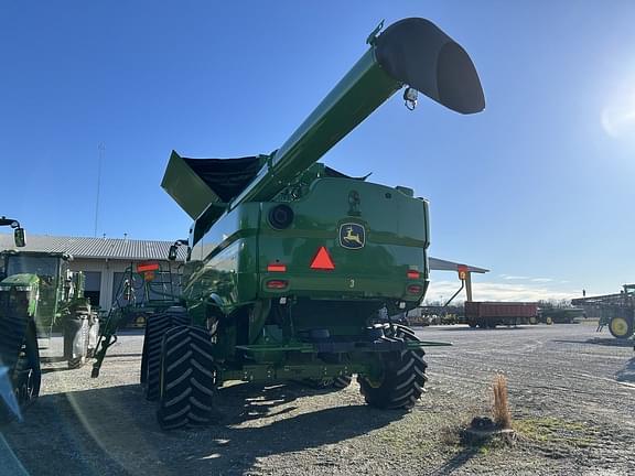 Image of John Deere S780 equipment image 1