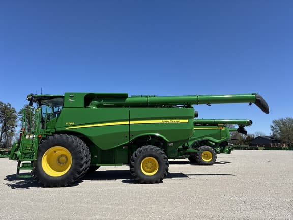 Image of John Deere S780 equipment image 1