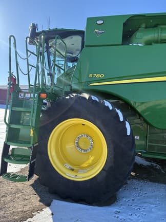 Image of John Deere S780 equipment image 2