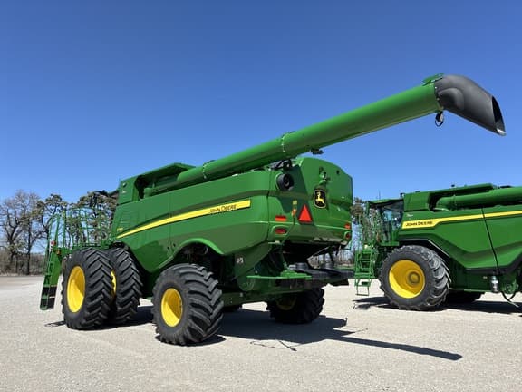 Image of John Deere S780 equipment image 2