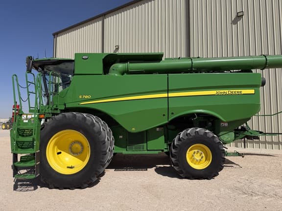 Image of John Deere S780 equipment image 1