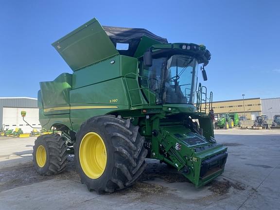 Image of John Deere S780 equipment image 2
