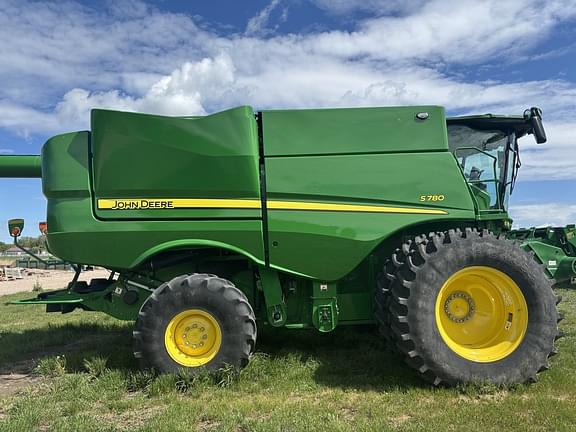 Image of John Deere S780 equipment image 2