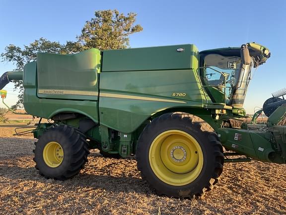 Image of John Deere S780 equipment image 1