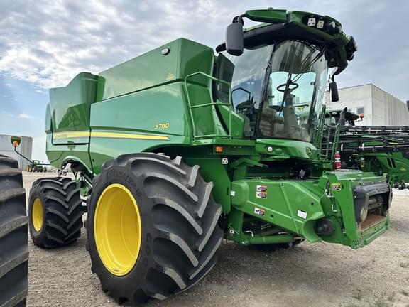 Image of John Deere S780 equipment image 1