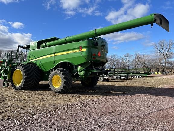 Image of John Deere S780 equipment image 4