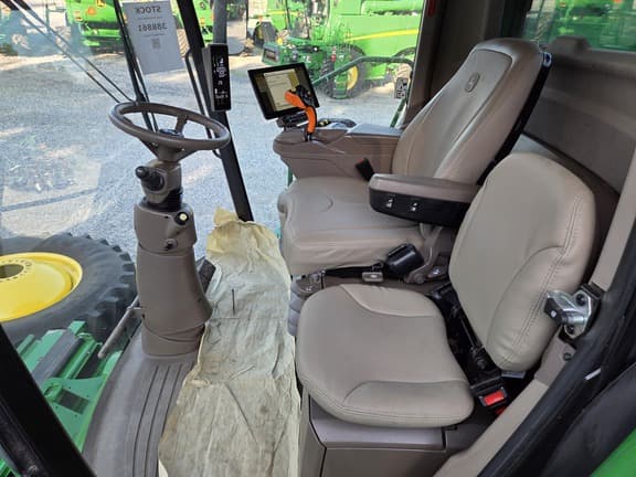 Image of John Deere S780 equipment image 2