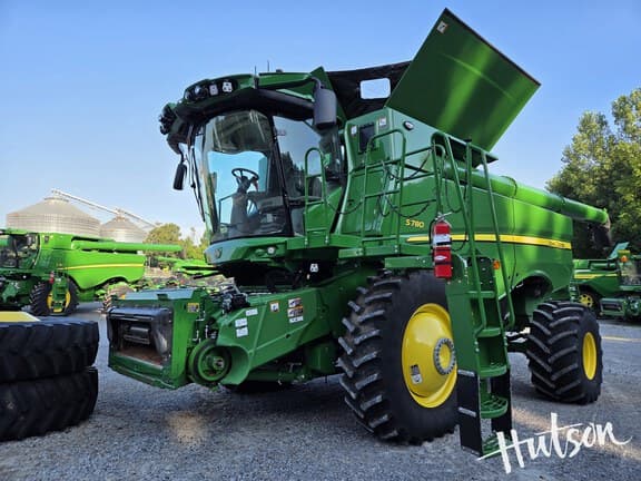 Image of John Deere S780 equipment image 2