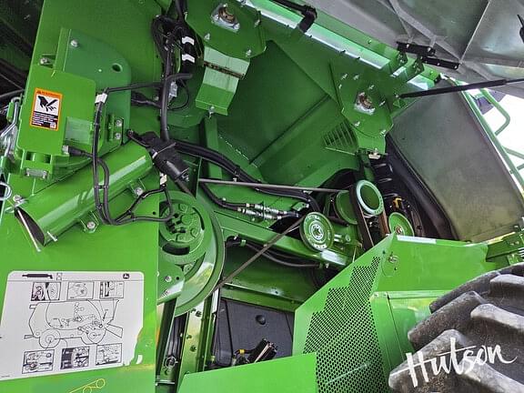 Image of John Deere S780 equipment image 4