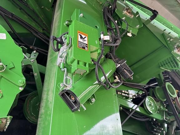 Image of John Deere S780 equipment image 4