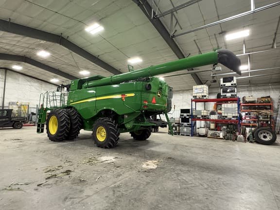 Image of John Deere S780 equipment image 2