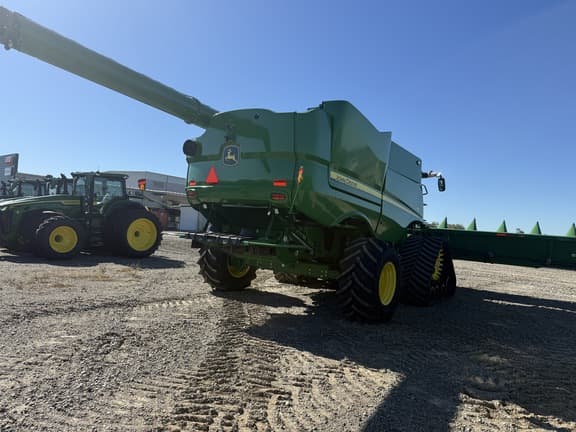 Image of John Deere S780 equipment image 1