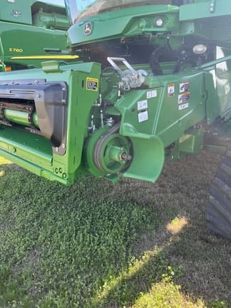 Image of John Deere S780 equipment image 1