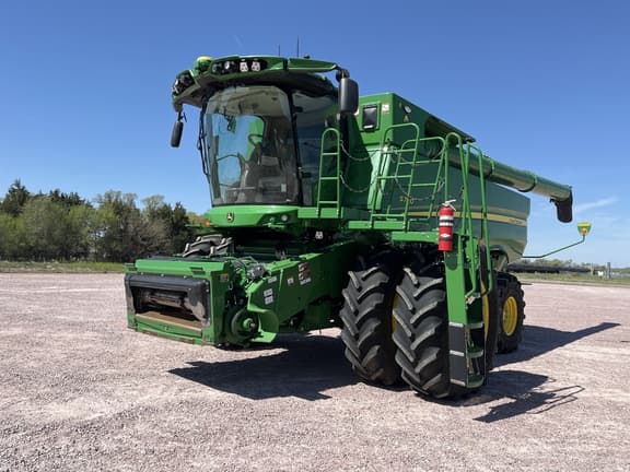 Image of John Deere S780 equipment image 2