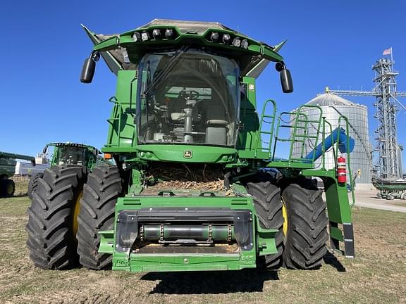 Image of John Deere S780 equipment image 1