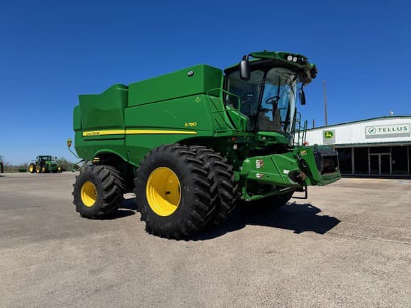 Image of John Deere S780 equipment image 2