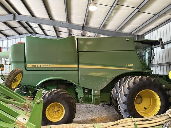Image of John Deere S780 equipment image 1