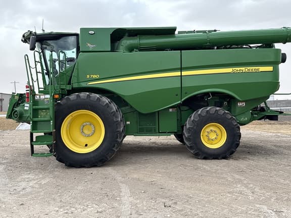 Image of John Deere S780 equipment image 2