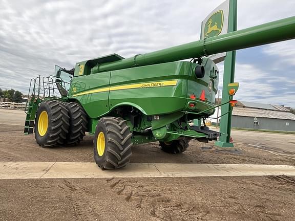 Image of John Deere S780 equipment image 4