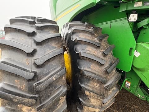 Image of John Deere S780 equipment image 1